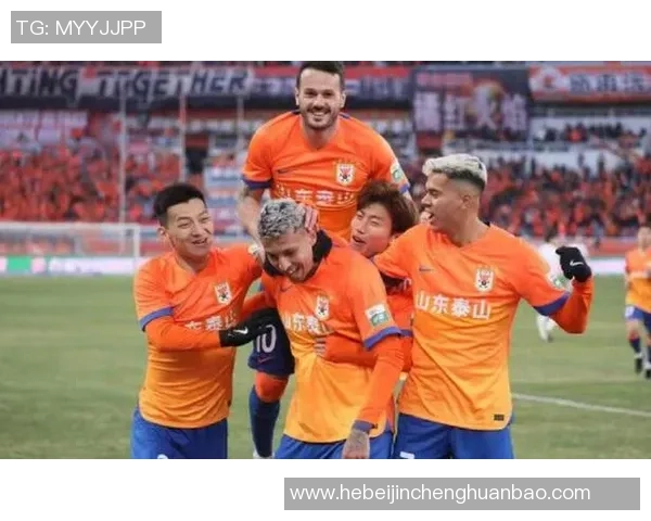 中超焦点战鲁能迎战申花双方争夺季后赛名额激烈对决即将上演 中超焦点战鲁能迎战申花双方争夺季后赛名额激烈对决即将上演